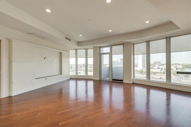 Building Photo - 5900 Mosteller Dr