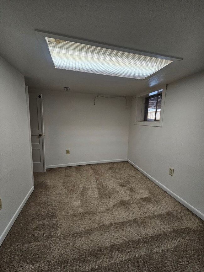 Building Photo - r1319LBP