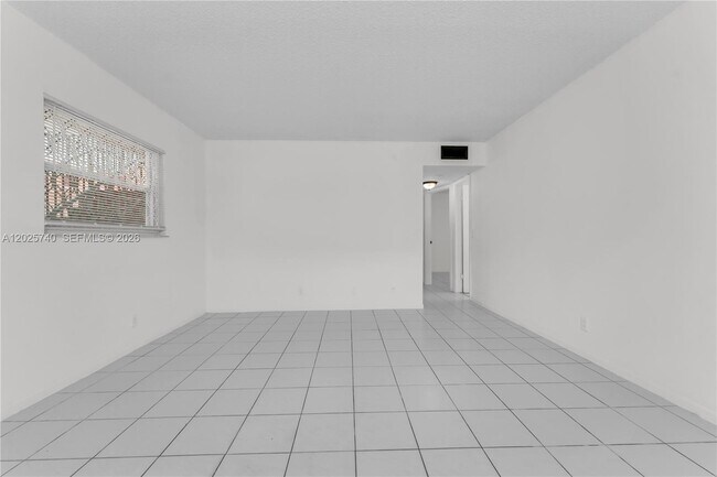 Building Photo - 321 SW 1st Ct