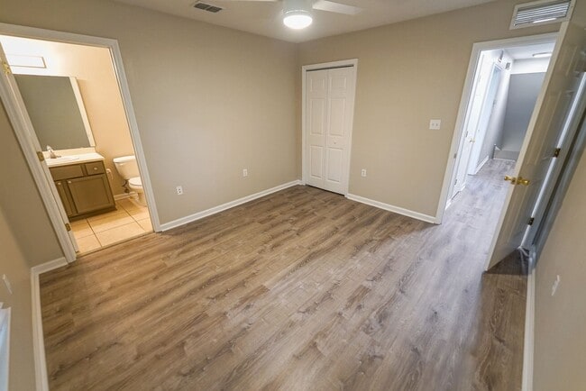 Building Photo - 241 Dixie Dr