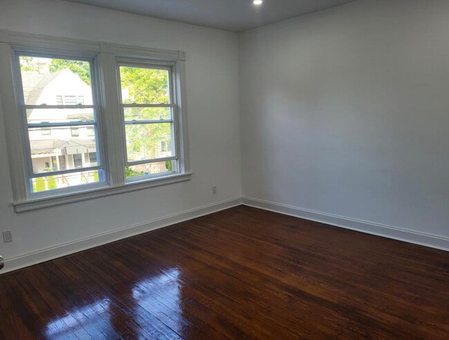 Building Photo - 274 Summit Ave