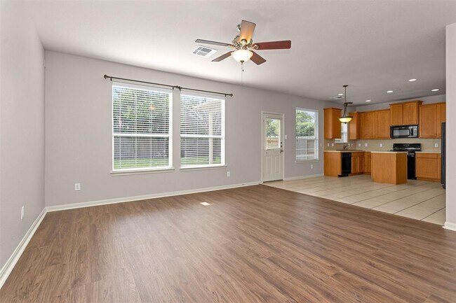 Building Photo - 6443 Applewood Forest Dr