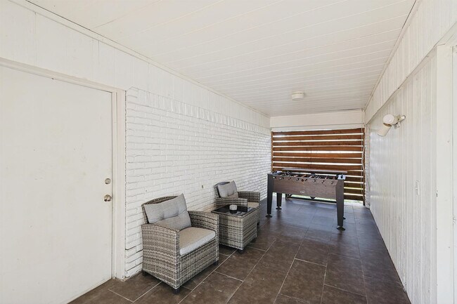 Building Photo - 313 Melorine Dr