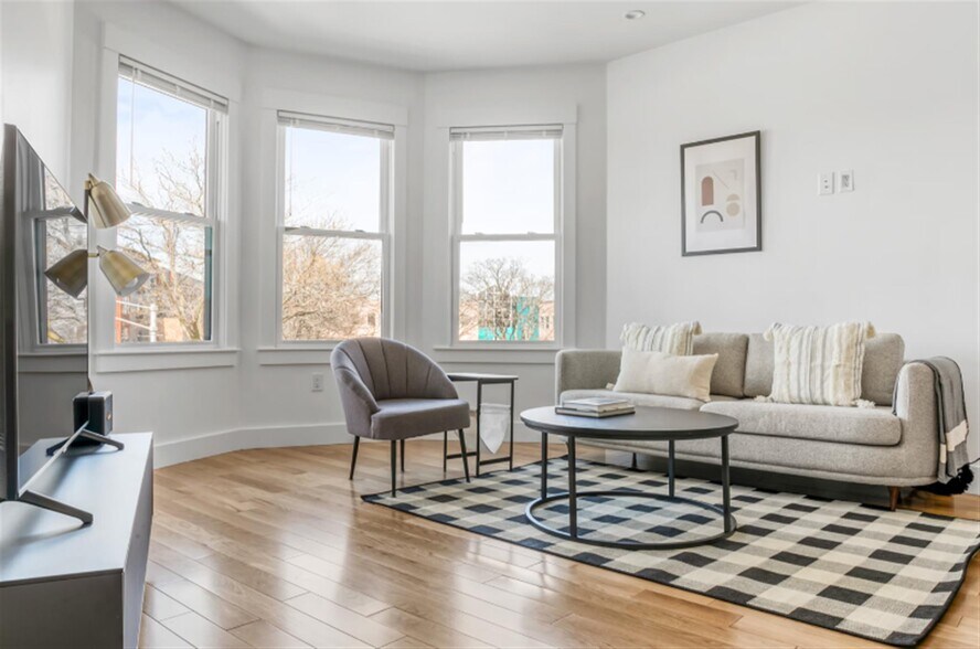 Building Photo - 1010 Cambridge St