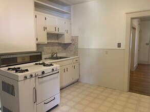 Building Photo - 107 Rutherford Ave