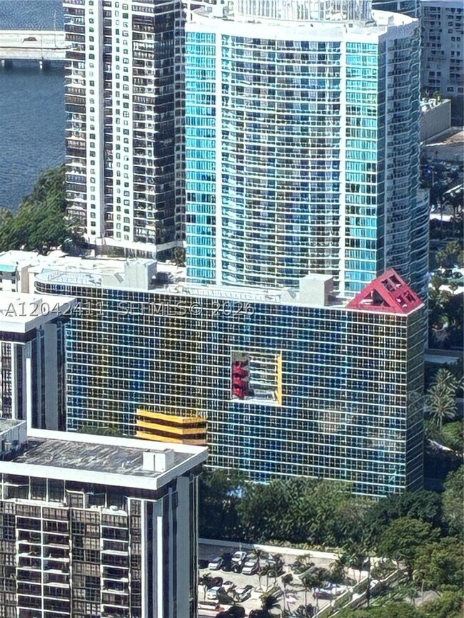 Building Photo - 2025 Brickell Ave