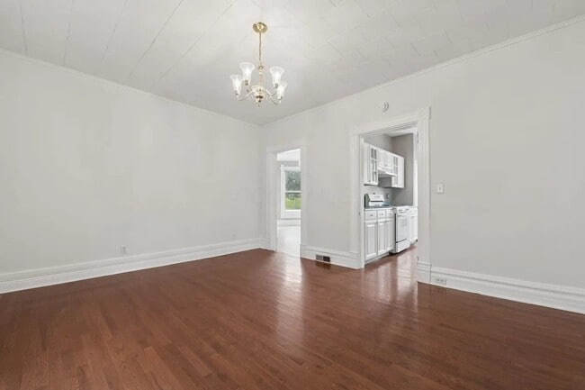 Building Photo - 218 N Sandusky St