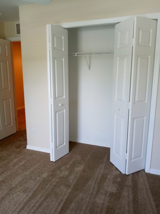 Building Photo - Cute and Quiet Country Living