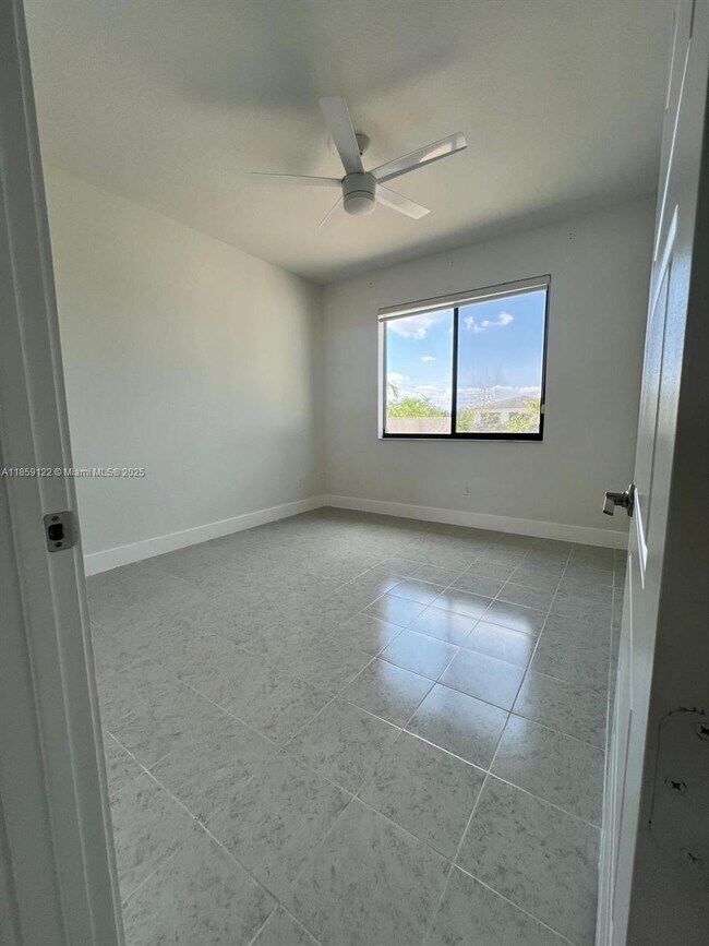 Building Photo - 10970 Pacifica Wy
