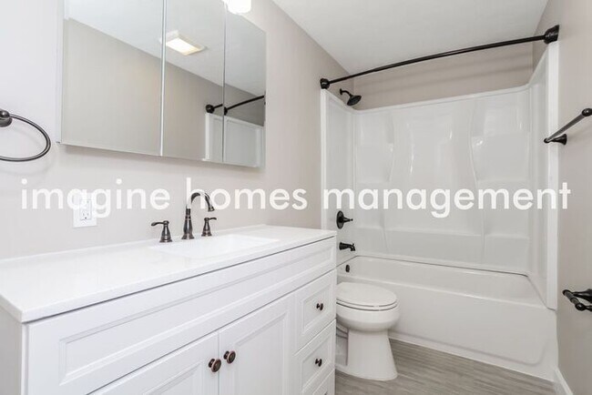 Building Photo - Available in June! Fully Renovated 4 Bedro...