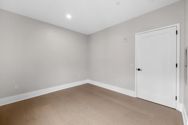 Building Photo - 7101 River Rd