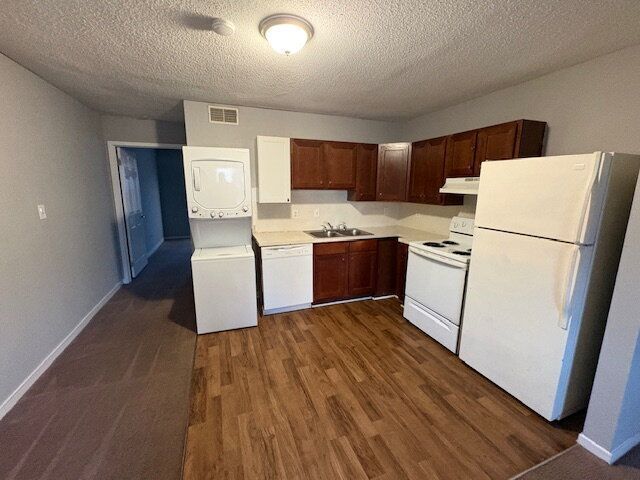 Building Photo - 301 E 12th St