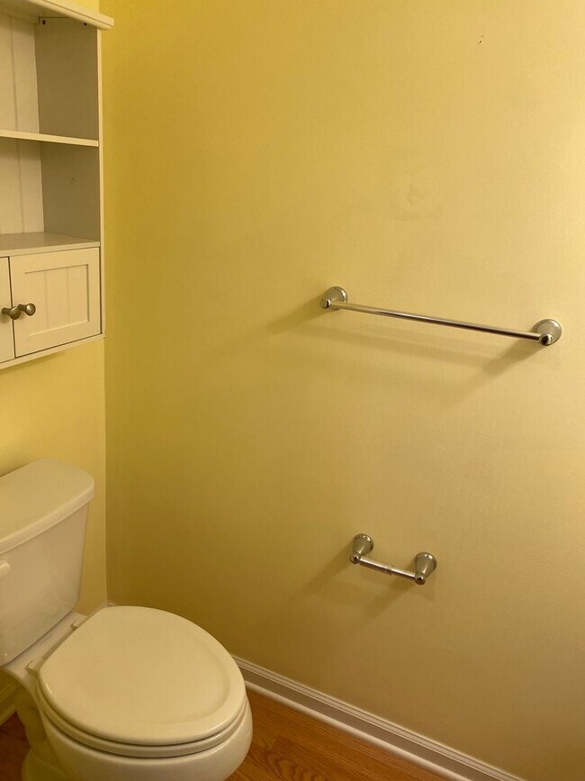 Building Photo - -- AVAILABLE MAY 8TH -- 3 BR / 3.5 BA End Unit Townhome, Available May 8th!