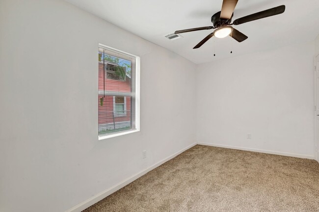 Building Photo - Updated Greenville Home