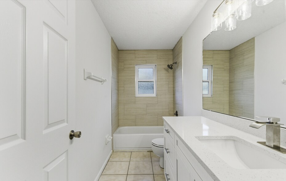 Building Photo - 8510 Majestic Oaks Dr S