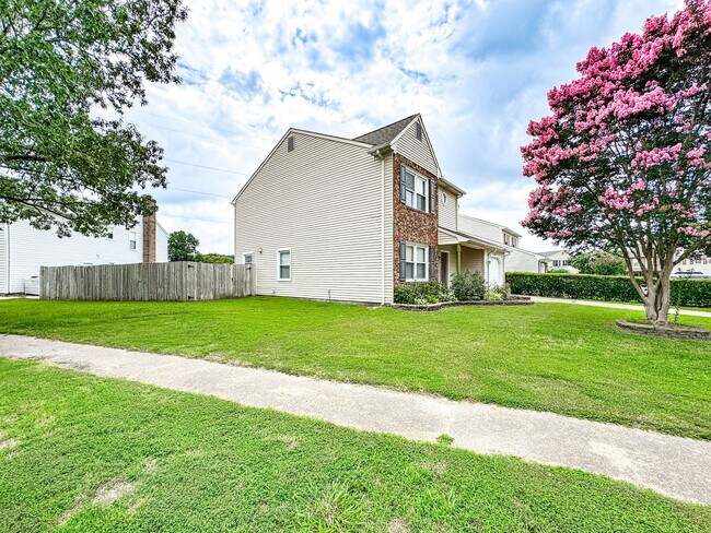 Building Photo - 3901 Quartz Ln