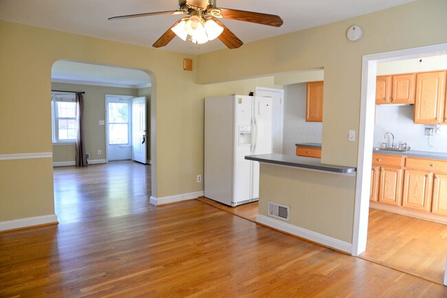 Building Photo - Spacious & Sunny Three-Bedroom Towson Home...