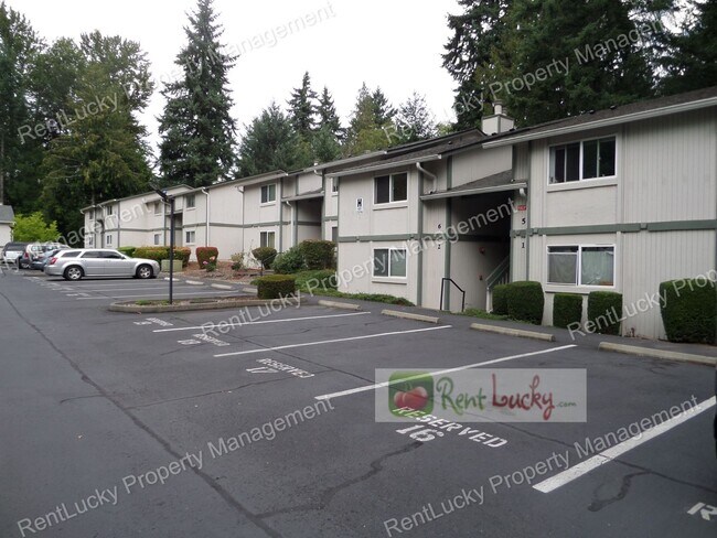 Building Photo - Cute & Updated 1-Bedroom Condo in Convenie...