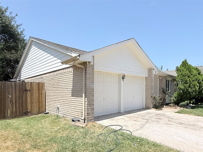 Building Photo - 2411 Gunston Ct
