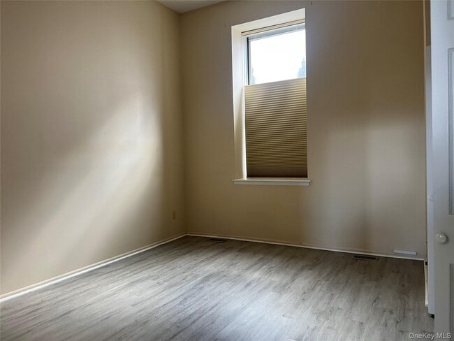 Building Photo - 21 Village Ml