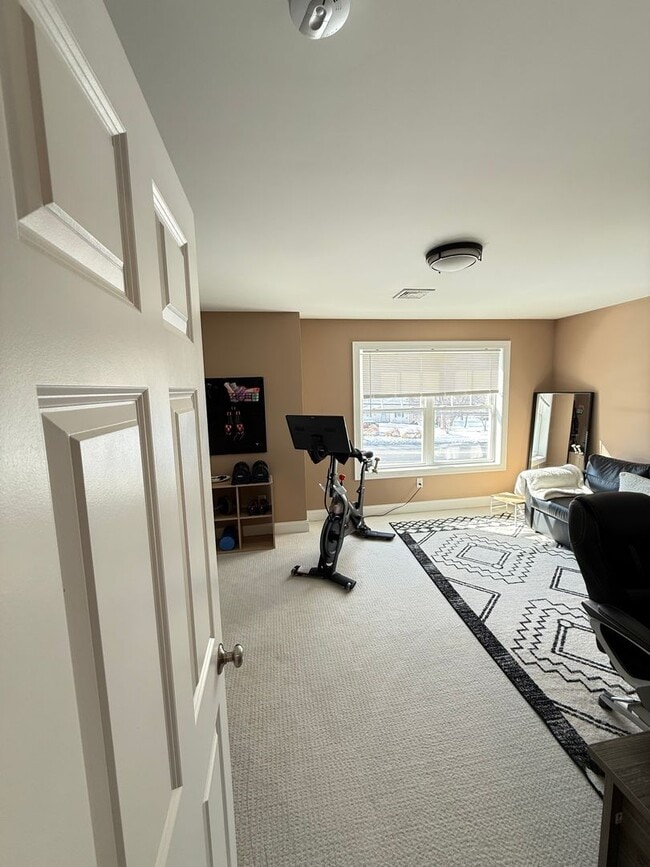 Building Photo - Luxury Duplex