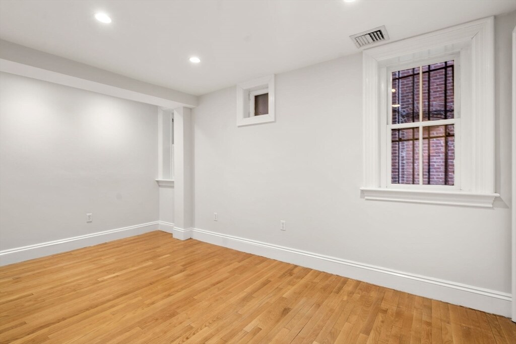 Building Photo - 244 Beacon St