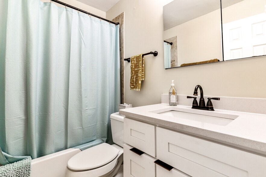 Bathroom - 1304 Belmont St NW