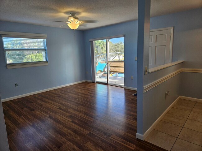 Building Photo - 370 Base Ave E