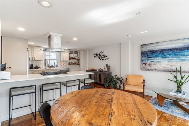 Building Photo - 8 Osborne St