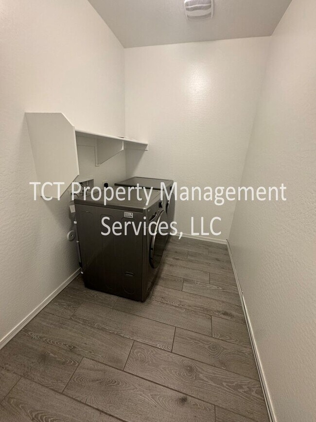 Building Photo - Beautiful Home in Spur Cross with Custom Touches