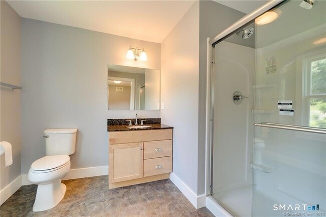 Building Photo - 157 River Rd