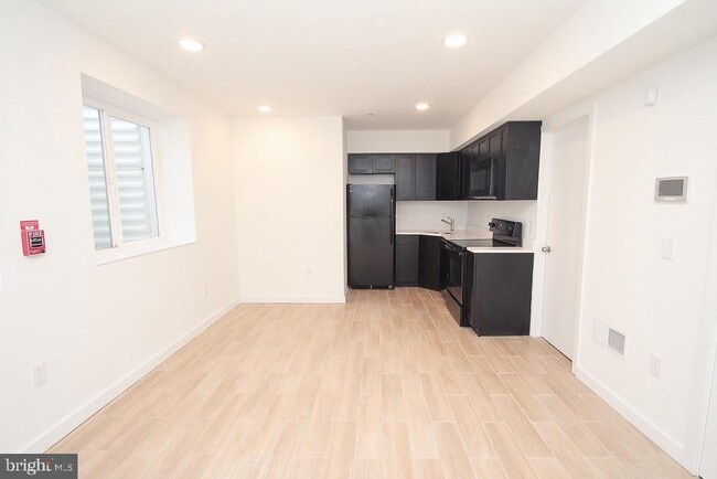 Building Photo - 1917-21 E Letterly St