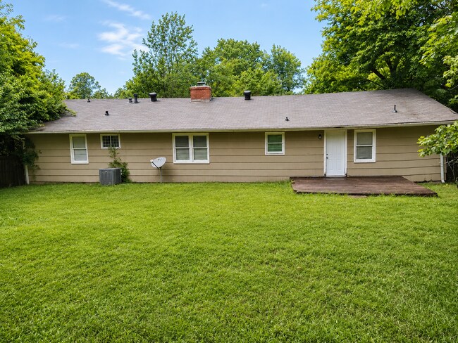 Building Photo - Beautiful 3BR/2BA Home with Large Yard & Outdoor Deck | Northeast Jackson