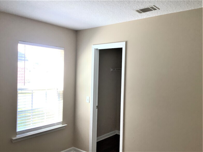 Building Photo - 132 Stonewalk Dr