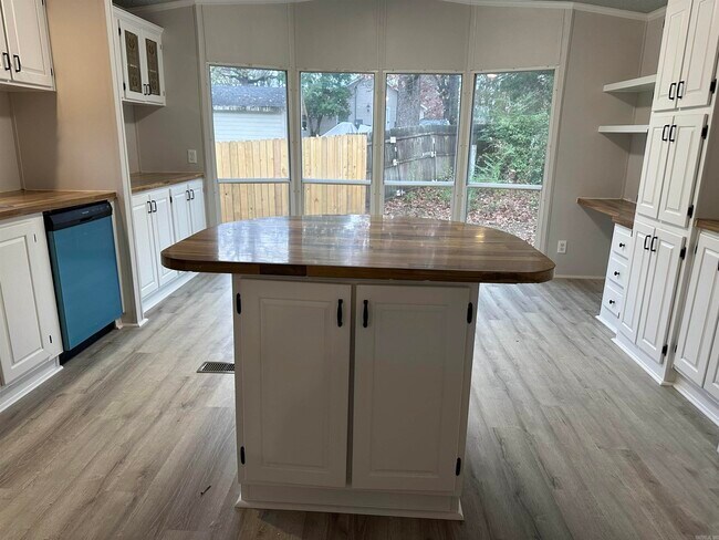 Building Photo - 2712 Spring St