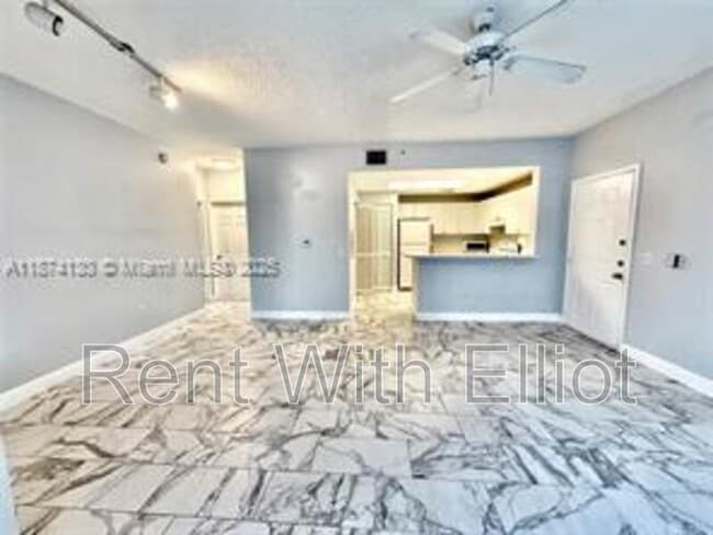 Building Photo - 2015 SE 10th Ave