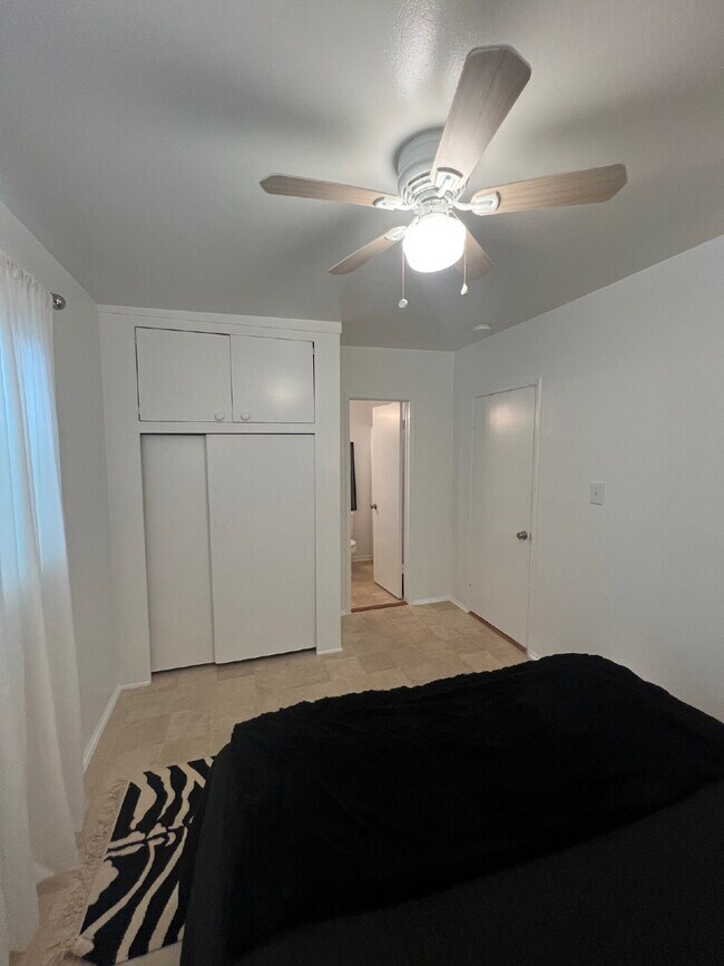 Building Photo - 1132 Dover Ln