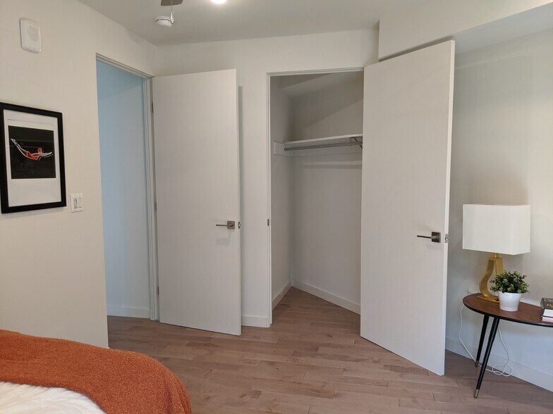 Building Photo - 654 N Virgil Ave