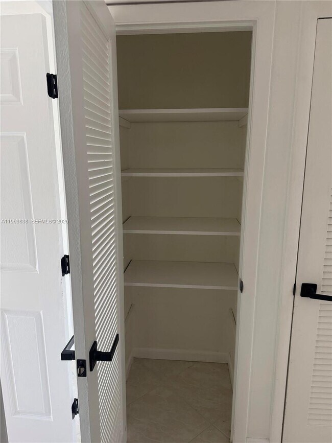 Building Photo - 319 Normandy G