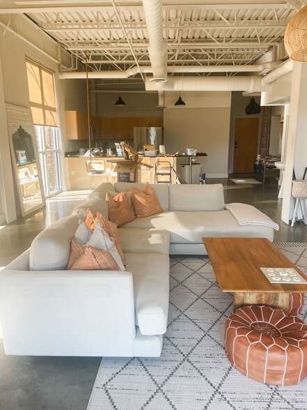 Building Photo - 5200 Peachtree Rd