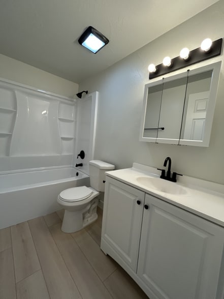 Building Photo - 1853 Parkway Blvd