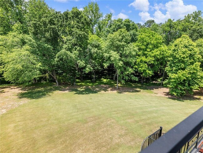 Building Photo - 566 Versailles Dr