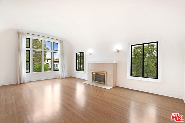 Building Photo - 449 S Citrus Ave