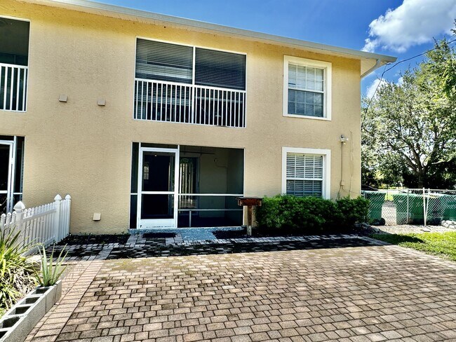 Building Photo - 2153 Sunshine Blvd