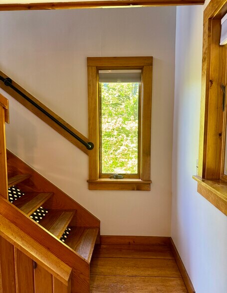 Building Photo - 427 Solar Way Dr