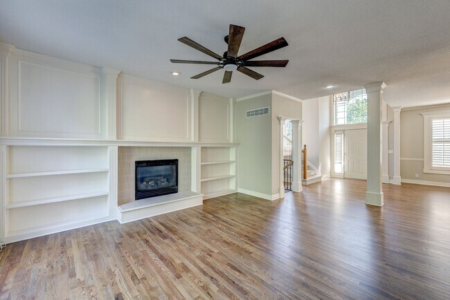 Building Photo - {14400} Somerset Brooke + Beautifully Upda...
