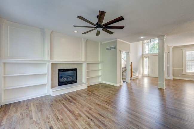 Building Photo - {14400} Somerset Brooke + Beautifully Updated Throughout + Finished Walk Out Basement + Fenced Yard