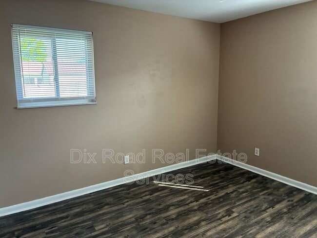 Building Photo - 5261 Bromwick Dr