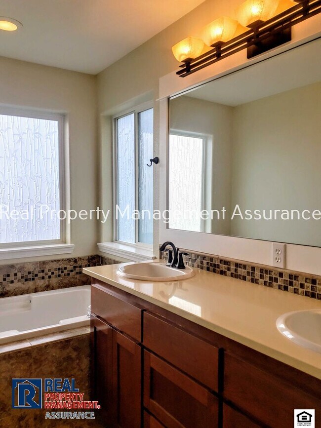 Building Photo - 12552 SW Canvasback Way