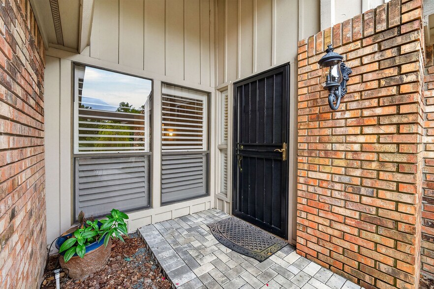 Building Photo - 1886 Demetree Dr